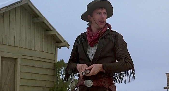 Kevin Costner's Underrated Western Features One of the Best Shootouts