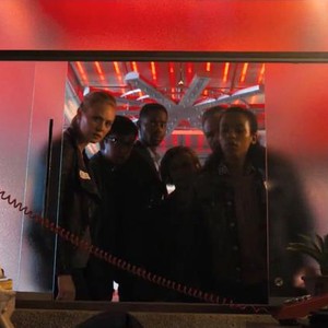 ESCAPE ROOM, (LOOKING THROUGH GLASS, FROM LEFT): DEBORAH ANN WOLL, NIK DODANI, JAY ELLIS, LOGAN MILLER, TYLER LABINE, TAYLOR RUSSELL, 2019. © COLUMBIA
