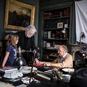 HAPPY END, FROM LEFT: FANTINE HARDUIN, DIRECTOR MICHAEL HANEKE, JEAN-LOUIS TRINTIGNANT, ON SET, 2017. © SONY PICTURES CLASSICS
