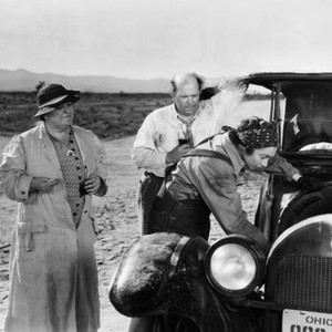 HEAT LIGHTNING, Jane Darwell, Edgar Kennedy, Aline MacMahon (bending over car), 1934