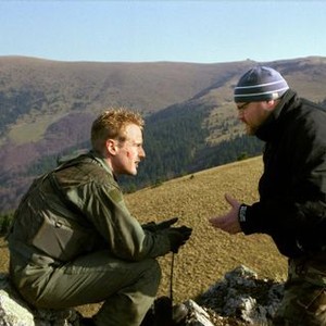 BEHIND ENEMY LINES, Owen Wilson, director John Moore on location in Slovakia, 2001, TM & Copyright (c) 20th Century Fox Film Corp. All rights reserved.