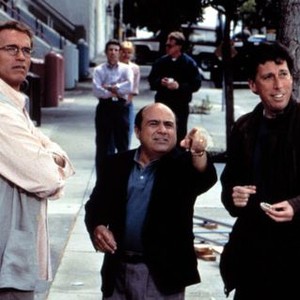 JUNIOR, Arnold Schwarzenegger, Danny De Vito, Director Ivan Reitman, 1994. (c) Universal Pictures.
