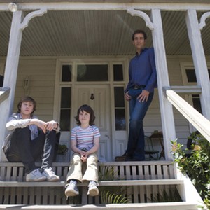 (L-R) George MacKay as Harry, Nicholas McAnulty as Artie and Clive Owen as Joe in "The Boys Are Back." photo 18