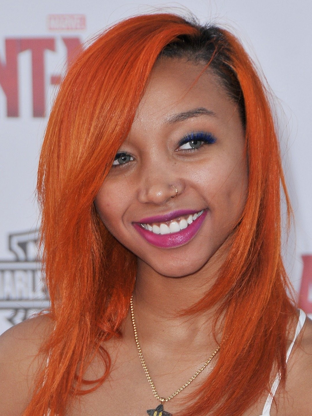 Tatuaggio Zonnique Pullins Dietro L orecchio Tatuaggio Zonnique Pullins Dietro L orecchio