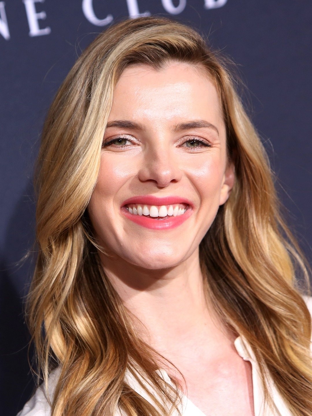 Betty Gilpin Pictures | Rotten Tomatoes