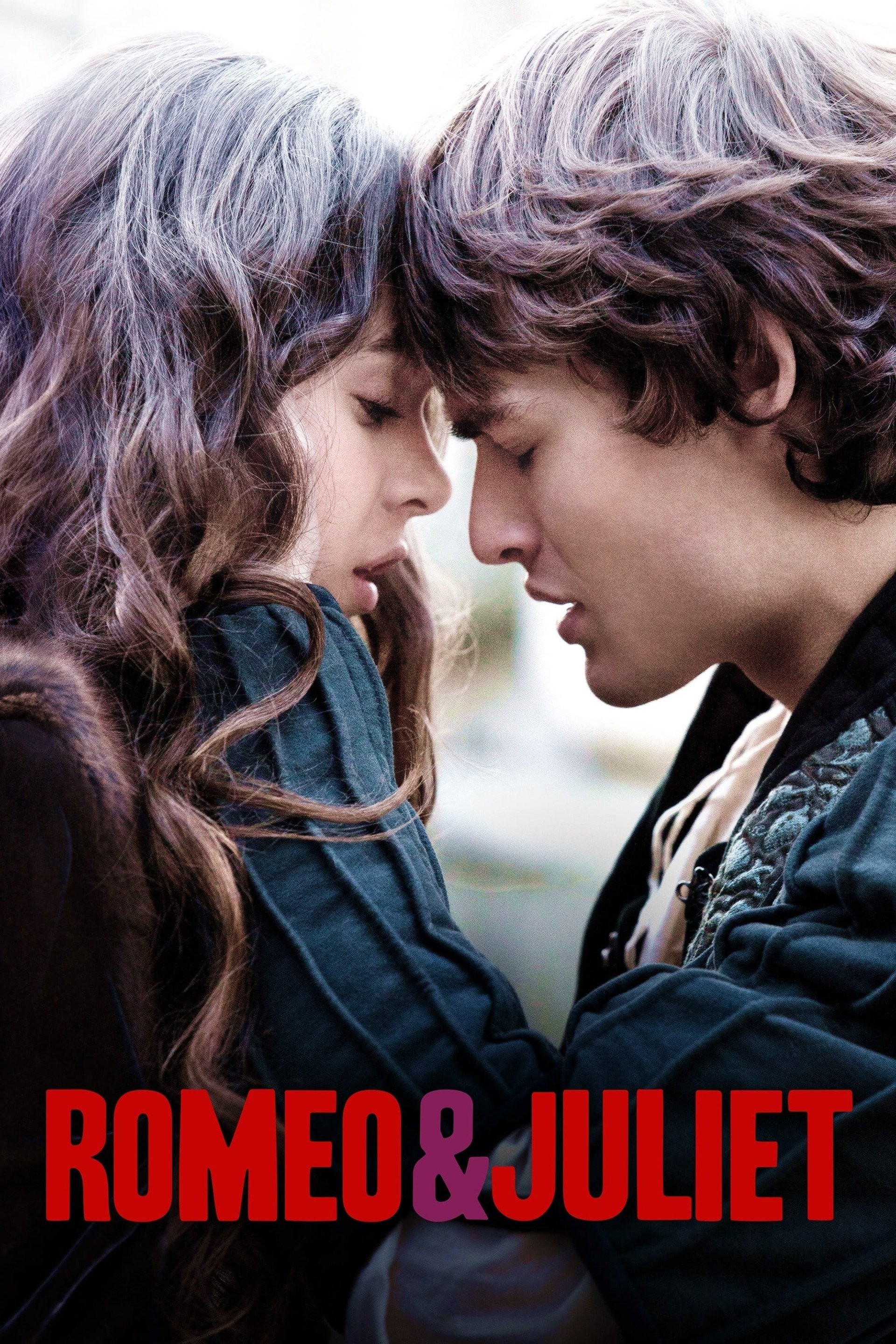 Romeo & Juliet' Review: Hailee Steinfeld, Douglas Booth Star in  Disappointing Shakespeare Adaptation