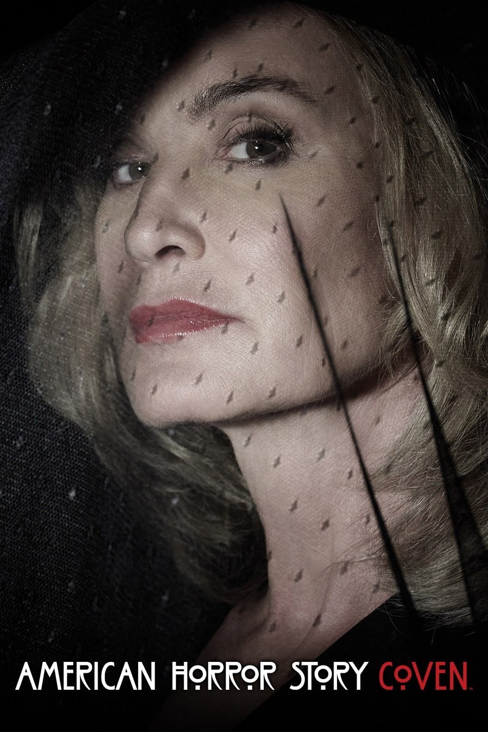 Jessica Lange and Kathy Bates camp it up on 'Horror Story