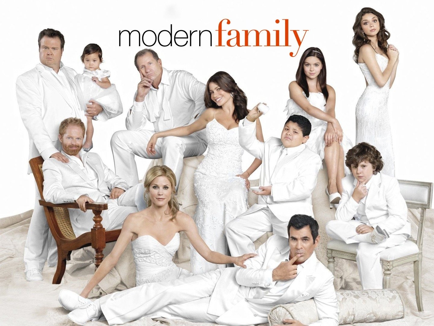 Julie Bowen & Ty Burrell Present a 'Modern Family' Wedding