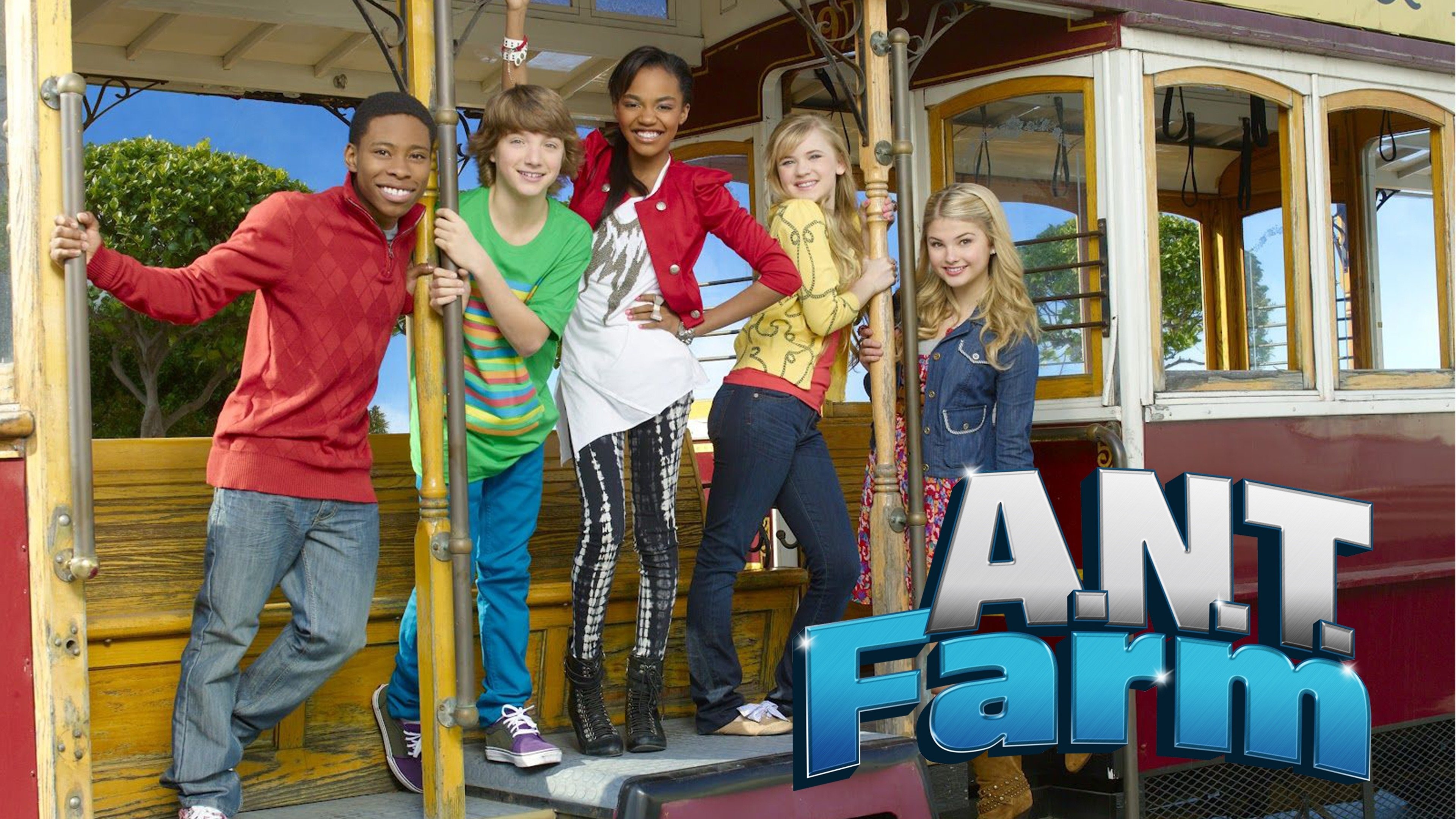 Ant Farm Fletcher And Olive Kiss