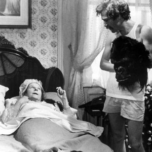 WHERE'S POPPA?, Ruth Gordon, George Segal, 1970
