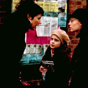 THIS IS MY LIFE, Julie Kavner, Gaby Hoffman, Samantha Mathis, 1992, TM & Copyright (c) 20th Century Fox Film Corp. All rights reserved.