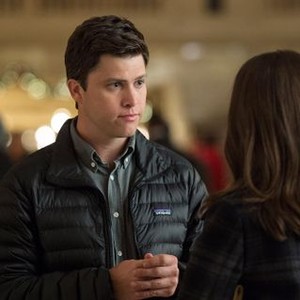 HOW TO BE SINGLE, from left: Colin Jost, Alison Brie, 2016. ph: Jojo Whilden/© Warner Bros.