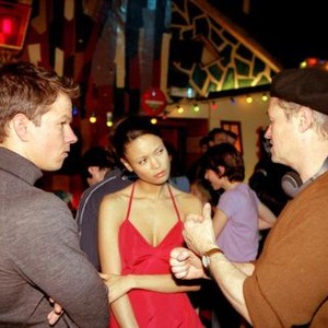 TRUTH ABOUT CHARLIE, Mark Wahlberg, Thandie Newton, director Jonathan Demme on the set, 2002, (c) Universal