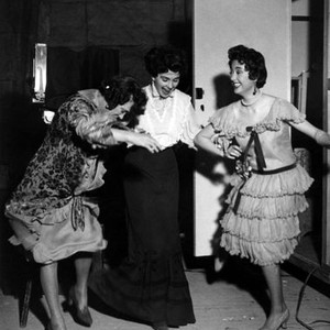 TRIO, Jean Simmons (center) is visited by Kathleen Harrison and Lana Morris, on-set, 1950