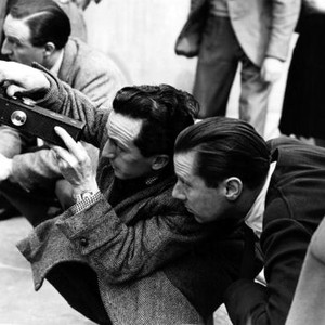 ODD MAN OUT, cinematographer Robert Krasker (holding viewfinder), director Carol Reed (right), on set, 1947 oddmanout1947-fsct05(oddmanout1947-fsct05)