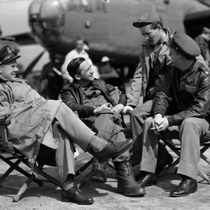 THIRTY SECONDS OVER TOKYO, Van Johnson, director Mervyn LeRoy, Robert Walker, Major Dean Davenport, on-set, 1944