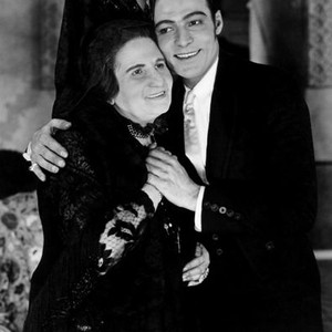 BLOOD AND SAND, Rudolph Valentino (right), 1922, mother and son