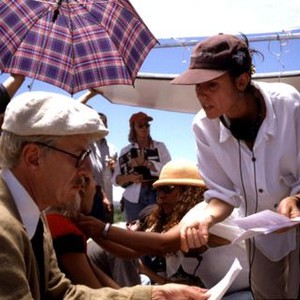 FRIDA, Geoffrey Rush, director Julie Taymor on the set, 2002, (c) Miramax