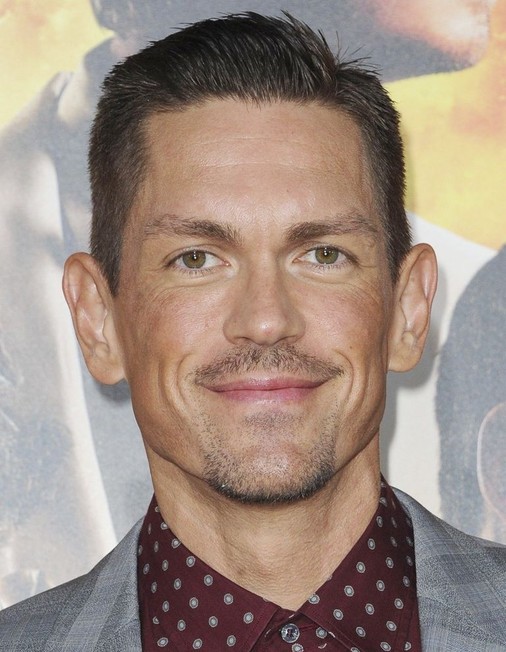 Steve Howey