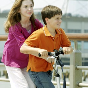 Rosemary (Charlie Ray) and Gabe (Josh Hutcherson) take in the wonders of the most romantic city in the world - New York - on a scooter, in LITTLE MANHATTAN. photo 11