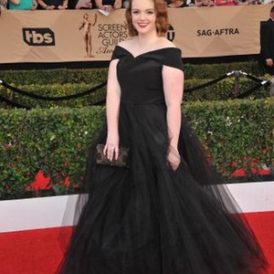 Shannon Purser of Stranger Things Wears a Black Gown To The SAG