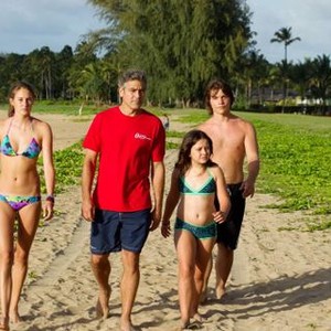 THE DESCENDANTS, from left: Shailene Woodley, George Clooney, Amara Miller, Nick Krause, 2011. ph: Merie Weismiller Wallace/TM and copyright ©Fox Searchlight Pictures. All rights reserved