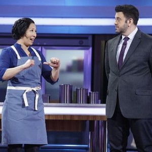 Food Fighters, Adam Richman, 'Alice Currah', Season 2, Ep. #10, 09/03/2015, ©NBC