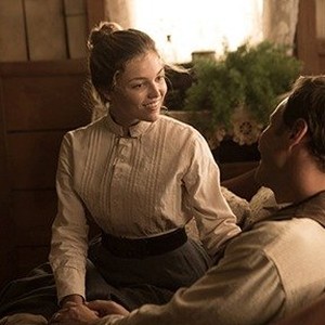 (L-R) Lili Simmons as Samantha O'Dwyer and Patrick Wilson as Arthur O'Dwyer in "Bone Tomahawk."
