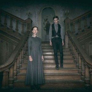 THE LODGERS, FROM LEFT: CHARLOTTE VEGA, BILL MILNER, 2017. © EPIC PICTURES RELEASING