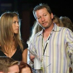 HE'S JUST NOT THAT INTO YOU, from left: Jennifer Aniston, director Ken Kwapis, on set, 2009. ©New Line Cinema