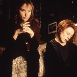 CAREER GIRLS, Katrin Cartlidge, Lynda Steadman, 1997. (c) October Films.