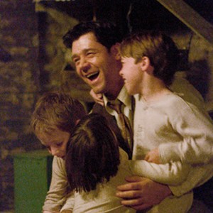 RUSSELL CROWE portrays boxer Jim Braddock, who entered the ring to provide for his family during the Great Depression--and became a national hero along the way--in Cinderella Man.