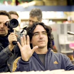10 ITEMS OR LESS, director Brad Silberling (front), on set, 2006.©Think Film