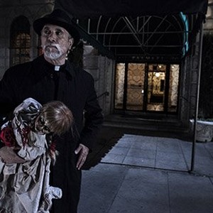 Tony Amendola as Father Perez in "Annabelle." photo 7