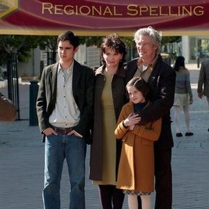 BEE SEASON, Max Minghella, Juliette Binoche, Flora Cross, Richard Gere, 2005, (c) Fox Searchlight