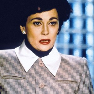 Mommie Dearest (1981)