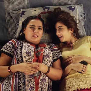 SHAADI MEIN ZAROOR AANA, FROM LEFT, NAYANI DIXIT, KRITI KHARBANDA, 2017. ©SOHAM ROCKSTAR ENTERTAINMENT