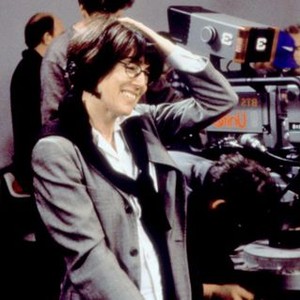 YOU'VE GOT MAIL, Director Nora Ephron, on set, 1998. (c) Warner Bros..