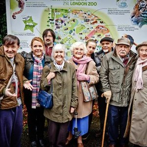 Derek, from left: Ricky Gervais, Kerry Godliman, David Earl, Ninette Finch, Margaret Towner, Holli Dempsey, Prem Modgil, Kaye Noone, 'Episode 204', Season 2, Ep. #4, 05/30/2014, ©NETFLIX