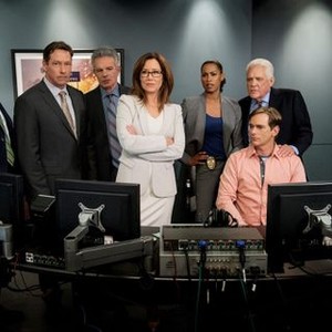 Major Crimes, from left: Michael Paul Chan, Tony Denison, Mary McDonnell, Kearran Giovanni, Phillip P Keene, G.W. Bailey, 'Under the Influence', Season 2, Ep. #3, 06/24/2013, ©TNT