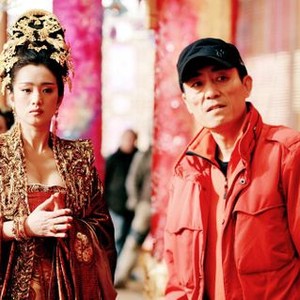 CURSE OF THE GOLDEN FLOWER, (aka MAN CHENG JIN DAI HUANG JIN JIA), Gong Li, director Zhang Yimou, on set, 2006. ©Sony Pictures Classics