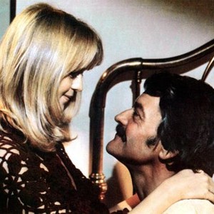 THE GIRL FROM PETROVKA, from left: Goldie Hawn, Hal Holbrook, 1974