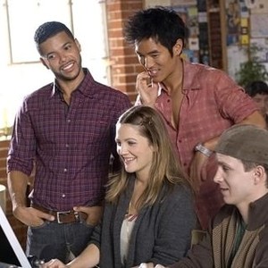 HE'S JUST NOT THAT INTO YOU, clockwise from standing far left: Wilson Cruz, Leonardo Nam, Kevin Connolly, Drew Barrymore, 2009. ©New Line Cinema
