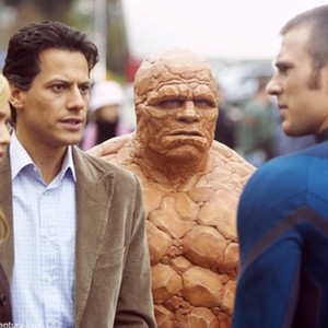 Sue (Jessica Alba), Reed (Ioan Gruffudd), Ben (Michael Chiklis) and Johnny (Chris Evans) react to their new-found powers.