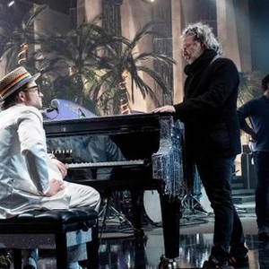 ROCKETMAN, FROM LEFT: TARON EGERTON AS ELTON JOHN, DIRECTOR DEXTER FLETCHER, ON-SET, 2019. PH: DAVID APPLEBY/© PARAMOUNT