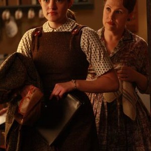 Mad Men, Elisabeth Moss (L), Audrey Wasilewski (R), 'Flight 1', Season 2, Ep. #2, 08/03/2008, ©AMC