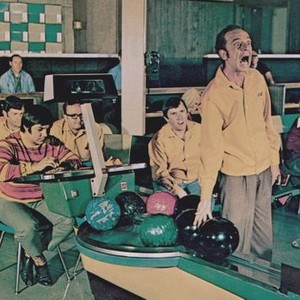 HOW TO FRAME A FIGG, Elaine Joyce, (far left), Don Knotts, (screaming), 1971