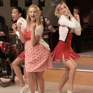 Glee, Naya Rivera (L), Dianna Agron (C), Heather Morris (R), 'Sectionals', Season 1, Ep. #13, 12/09/2009, ©FOX