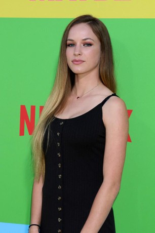 Alexis Knapp Cavemen Watch Cavemen (2013) Full Movie Free Online