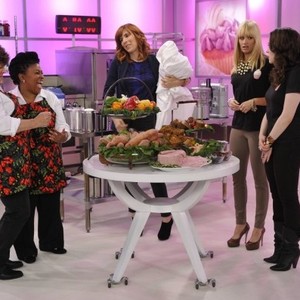 2 Broke Girls, from left: Mary Pat Gleason, Frances Callier, Edi Patterson, Beth Behrs, 'And The Cupcake War', Season 2, Ep. #4, 10/15/2012, ©CBS
